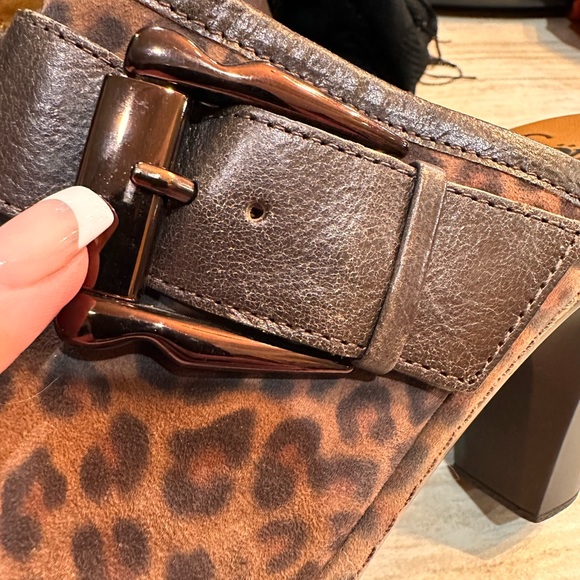 Never worn women’s Sofft choc leopard clog - Picture 15 of 15